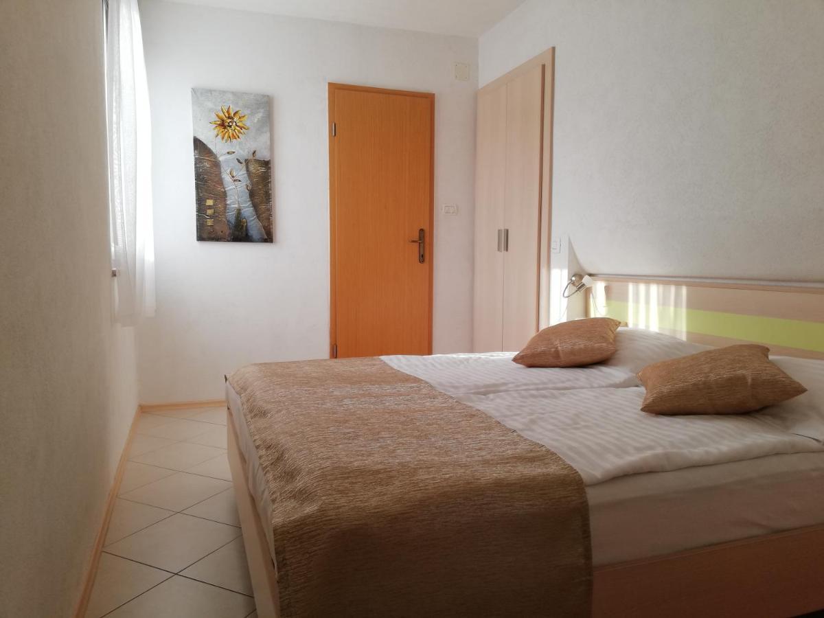 Apartments With A Parking Space Rabac, Labin - 13151 Exterior foto